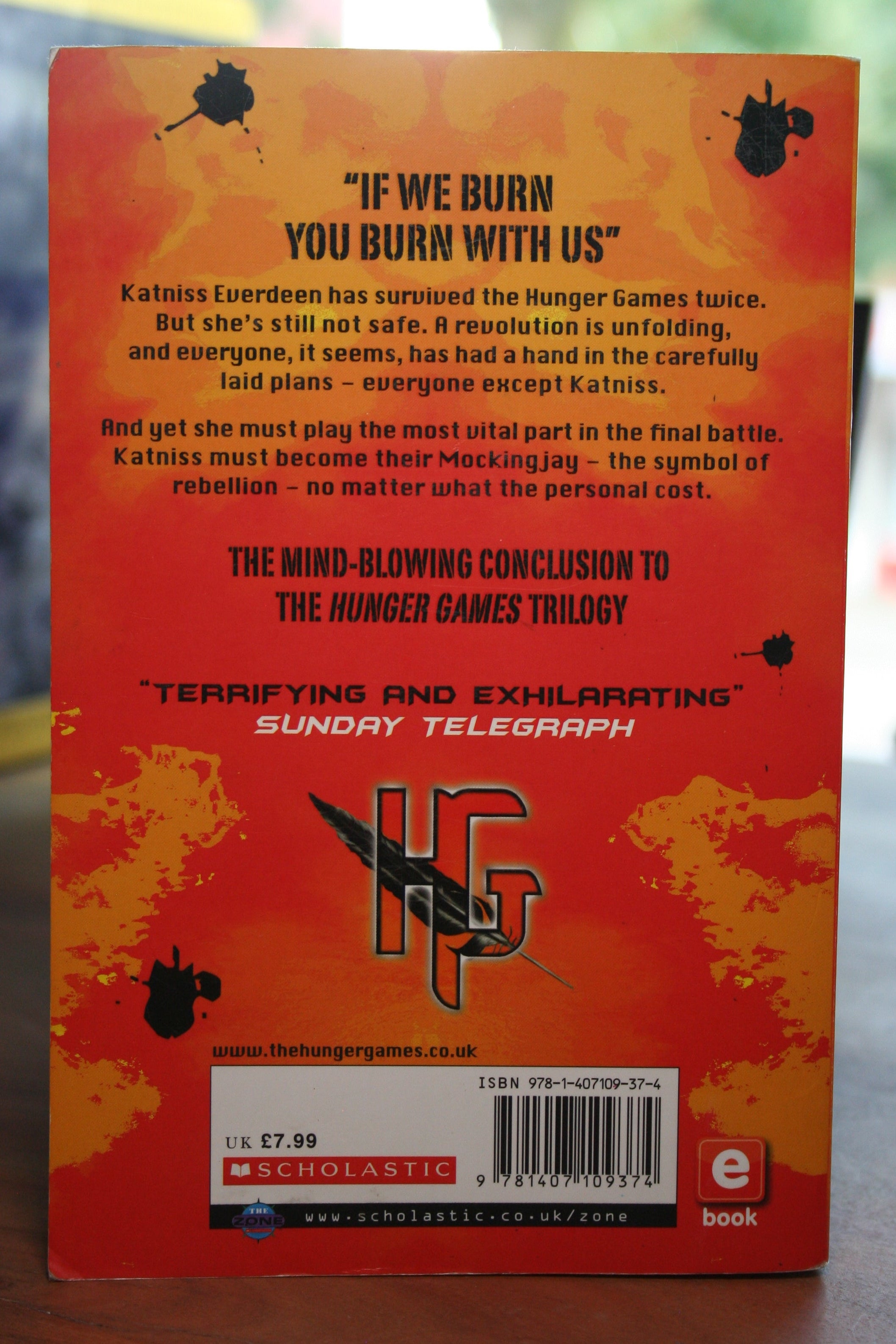 Mockingjay (The Hunger Games, #3)